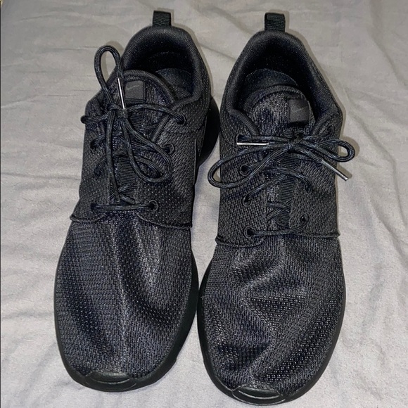 black roshes women